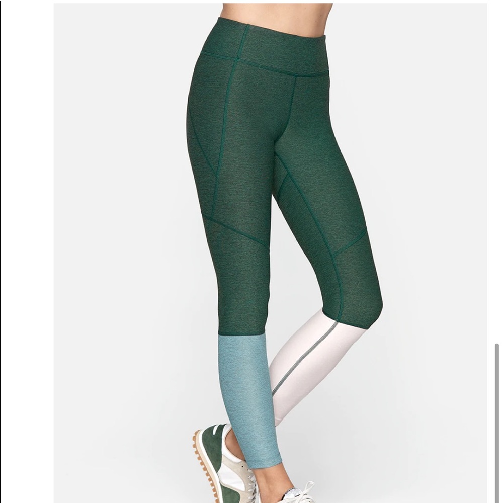 OUTDOOR VOICES. S. 7/8 dipped Color block leggings. Green with pink and blue leg